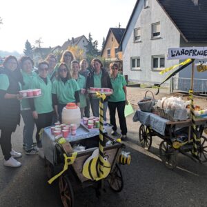 Kerweumzug 2024 mit neuem Wein und Kuchen