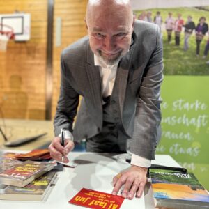 Arnim Töpel begeistert mit Mundart-Auftritt – Ein voller Erfolg
